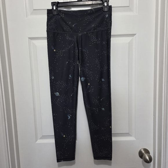 Victoria's Secret Sport Space Galaxy Crop Leggings Women Sz Medium Stars Planets - Picture 2 of 8